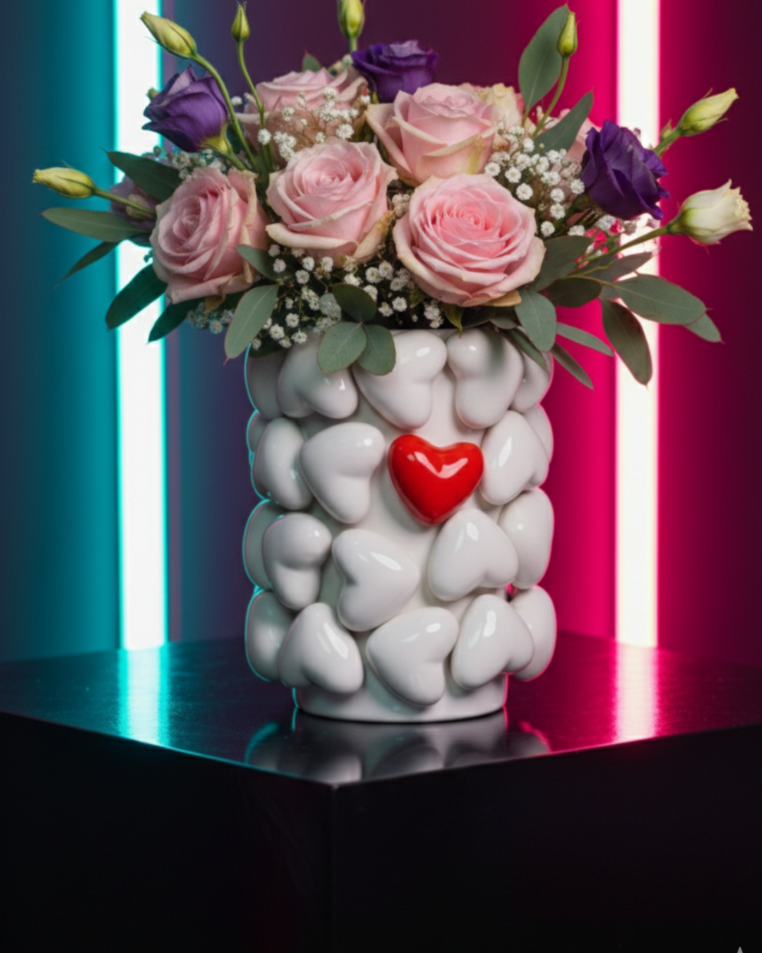 The Static Heart Vase 🤍